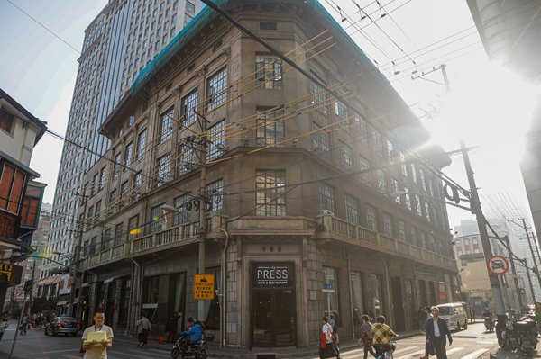 米牛配资 上海南京路旁的百年申报馆，开了一家报纸主题咖啡馆