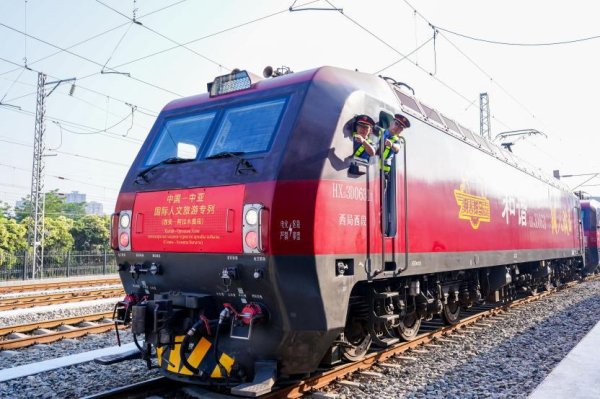 卢深策略 电影《长安·长安》“预言”照进现实：中国—中亚国际人文旅游专列开通